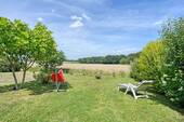 Blick vom Garten auf die angrenzenden Felder - 