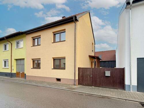 Außenansicht - Charmantes Einfamilienhaus mit großem Grundstück und Scheune in begehrter Lage von Reilingen