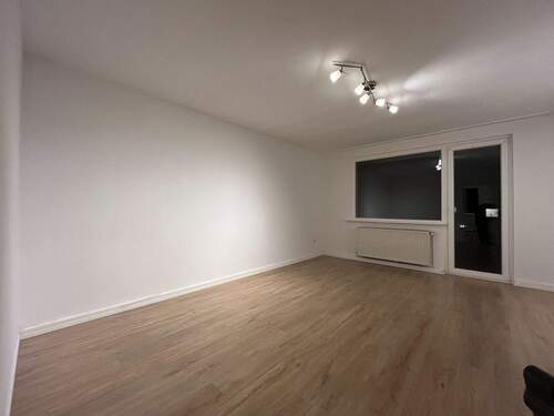 Wohnzimmer - moderne, zentral gelegene 3-ZKB-Wohnung mit Balkon. Ideal für Paare, kleine Familien oder Singles