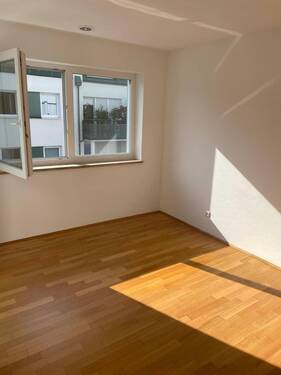 WhatsApp Image 2026-04-22 at 16.11.58 (3).jpeg - 