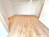 Wohnzimmer - Schneller Einzug möglich da frisch renoviert