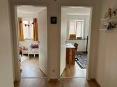 Flur mit Blick in Zimmer - 