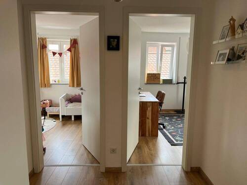 Flur mit Blick in Zimmer - 