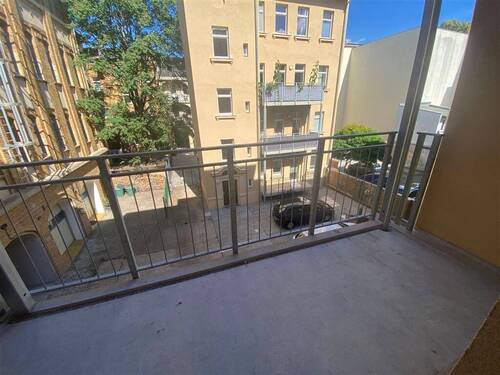geräumiger Balkon hofseitig - 2 Zimmer Etagenwohnung in Halle