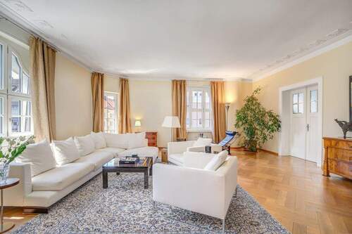 Wohnbereich mit angrenzender Küche. - Etagenwohnung mit 248,00 m² in München zum Kaufen