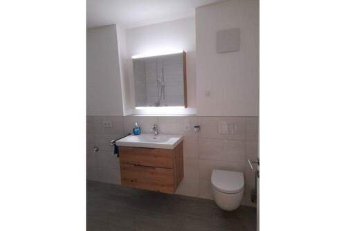 Beispiel Bad (o.Gew.) - Etagenwohnung mit 89,00 m² in Konz zum Kaufen