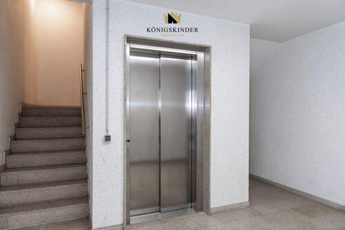 Treppenhaus - Einfamilienhaus zum Kaufen in Stuttgart