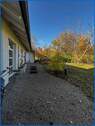 Haus seitlich hinten mit Garten - 