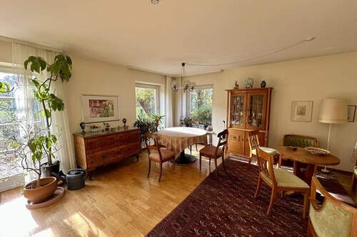 Helles Wohnzimmer - 5 Zimmer Einfamilienhaus zum Kaufen in Schondorf