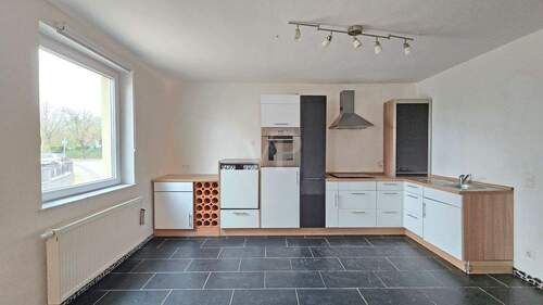 offene Einbauküche - 5 Zimmer Einfamilienhaus in Dintesheim