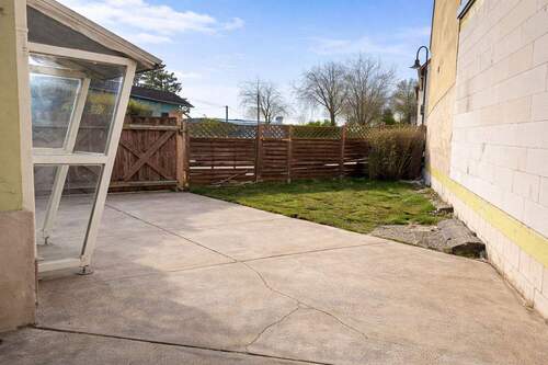 Hof und Grünfläche - 