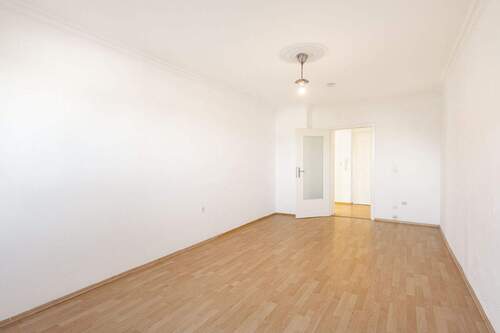 Wohnzimmer - AIGNER - Charmante 2-Zimmer-Wohnung in Moosach