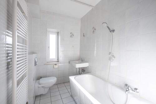 Badezimmer - Etagenwohnung mit 63,50 m&sup2; in München zum Kaufen