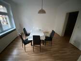 Blick ins Wohnzimmer - 