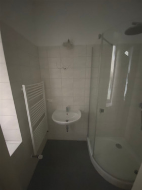 Duschbad mit Fenster von Küche abgehend - Etagenwohnung mit 65,00 m&sup2; in Weimar zur Miete