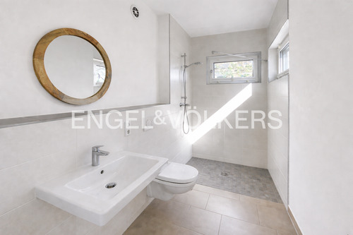 Gäste WC mit Dusche EG - 