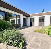 WALLAU: SCHÖNER BUNGALOW IN EXKLUSIVER FELDRANDLAGE - Hofheim