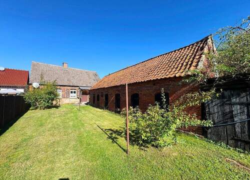 ...mit Nebengebäude - 