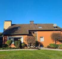 Ahlener Innenstadt, ein großzügiges Einfamilienhaus mit Einliegerwohnung, zwei Garagen und Vollkeller.