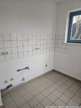 Küche mit Fenster - 2 Zimmer Etagenwohnung in Großbeeren