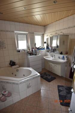 Badezimmer - Etagenwohnung mit 82,00 m&sup2; in Fürth zum Kaufen