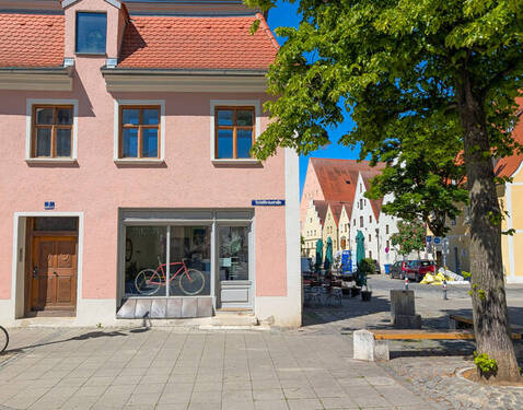 Laden Eingang und Schaufenster - Klein aber Fein! Gewerbefläche mit Schaufensterfront in der Ingolstädter Altstadt.