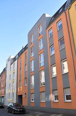 Straßenansicht - Exklusiv Wohnen mit Balkon + kleines Stück Grün ... Ruhe und Grünblick genießen - 3. OG - Fahrstuhl