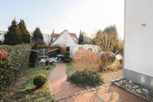 Garten - 7 Zimmer Mehrfamilienhaus, Wohnhaus in Bergen auf Rügen