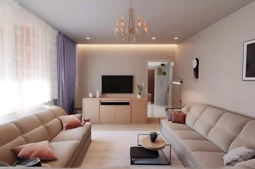 Wohnzimmer Beispielbild - Wohnung mit Balkon in zentraler Lage