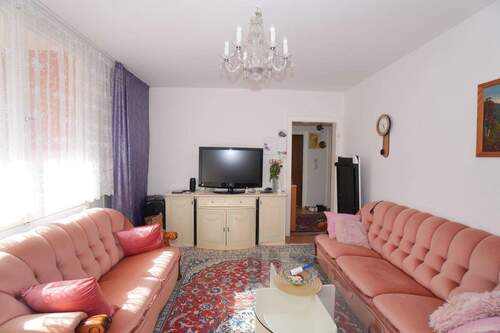 Wohnzimmer - 2 Zimmer Etagenwohnung zum Kaufen in Nürnberg