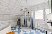 helles Badezimmer - 