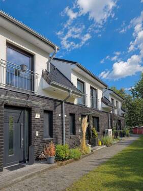 Ansicht - Modernes Reihenendhaus mit Wärmepumpe und ausgebautem Spitzboden in Burgdorf-Otze