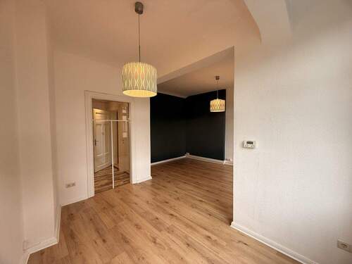 heller Wohn- und Essbereich - Urbanes Lebensgefühl in der Neustadt!