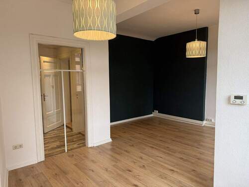 ...Glaselement zum Flur - 2 Zimmer Etagenwohnung in Bremen