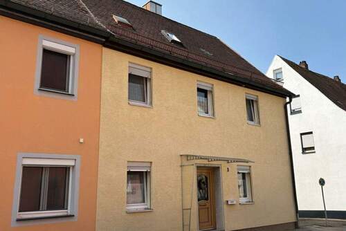 Ansicht Nordosten - Haus mit guter Substanz und Raum zur Selbstverwirklichung