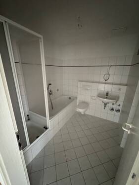 Bad mit Dusche u.Wanne - 