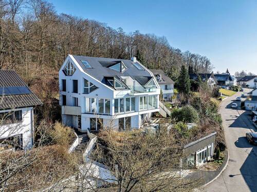 Hausansicht Westen - Elegante Doppelhaushälfte im Villenstil mit erstklassiger Ausstattung