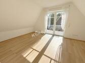 Wohnzimmer mit Zugang zur Dachterasse - 2 Zimmer Etagenwohnung zur Miete in Vechta
