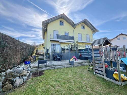 Doppelhaushälfte mit sonniger Terrasse - 6 Zimmer Doppelhaushälfte zum Kaufen in Schöllnach