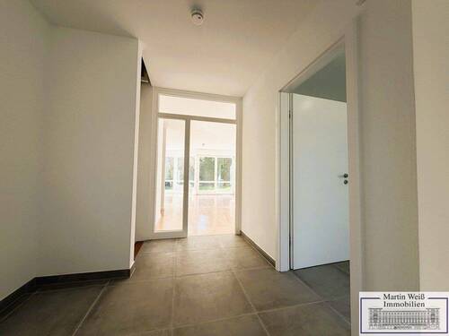 Blick in den Hauseingang - 5 Zimmer Reihenendhaus zur Miete in München