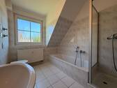 Dusch- und Wannenbad Dachgeschoss - 