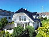 Vorderansicht - Licht, Platz und Freiheit: Ihr neues Zuhause mit Weitblick in Lohfelden!