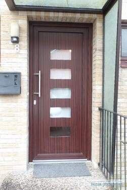 Neue Haustür - 4 Zimmer Reihenmittelhaus in Zeven