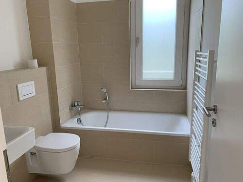 ... Tageslichtbad mit Wanne - 