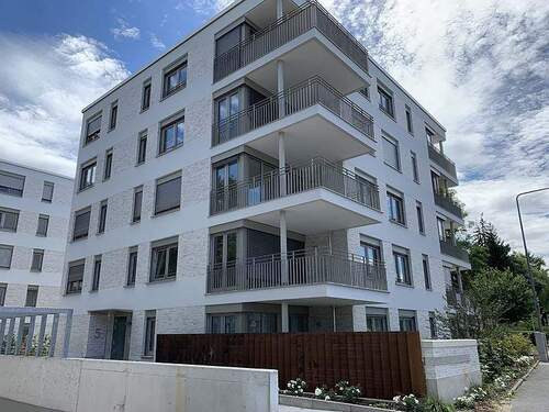 Hausansicht - Attraktive 3 Zimmer-Wohnung mit EBK, großem Balkon und TG in Wiesbaden-Biebrich