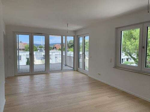 Wohnzimmer mit Zugang zum... - 