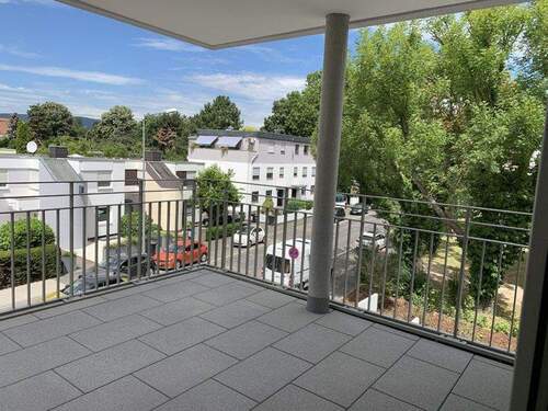 großzügiger Balkon mit ... - 