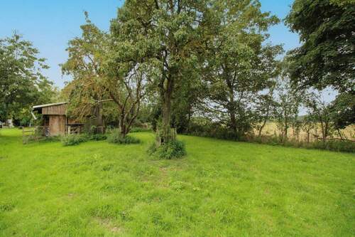 Nutztier Gehege mit Stall - 