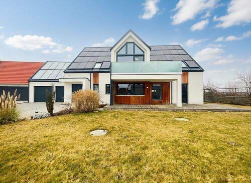 Außenansicht mit Terrasse und Garten - 