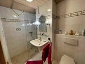 Badezimmer im Dachgeschoss - 